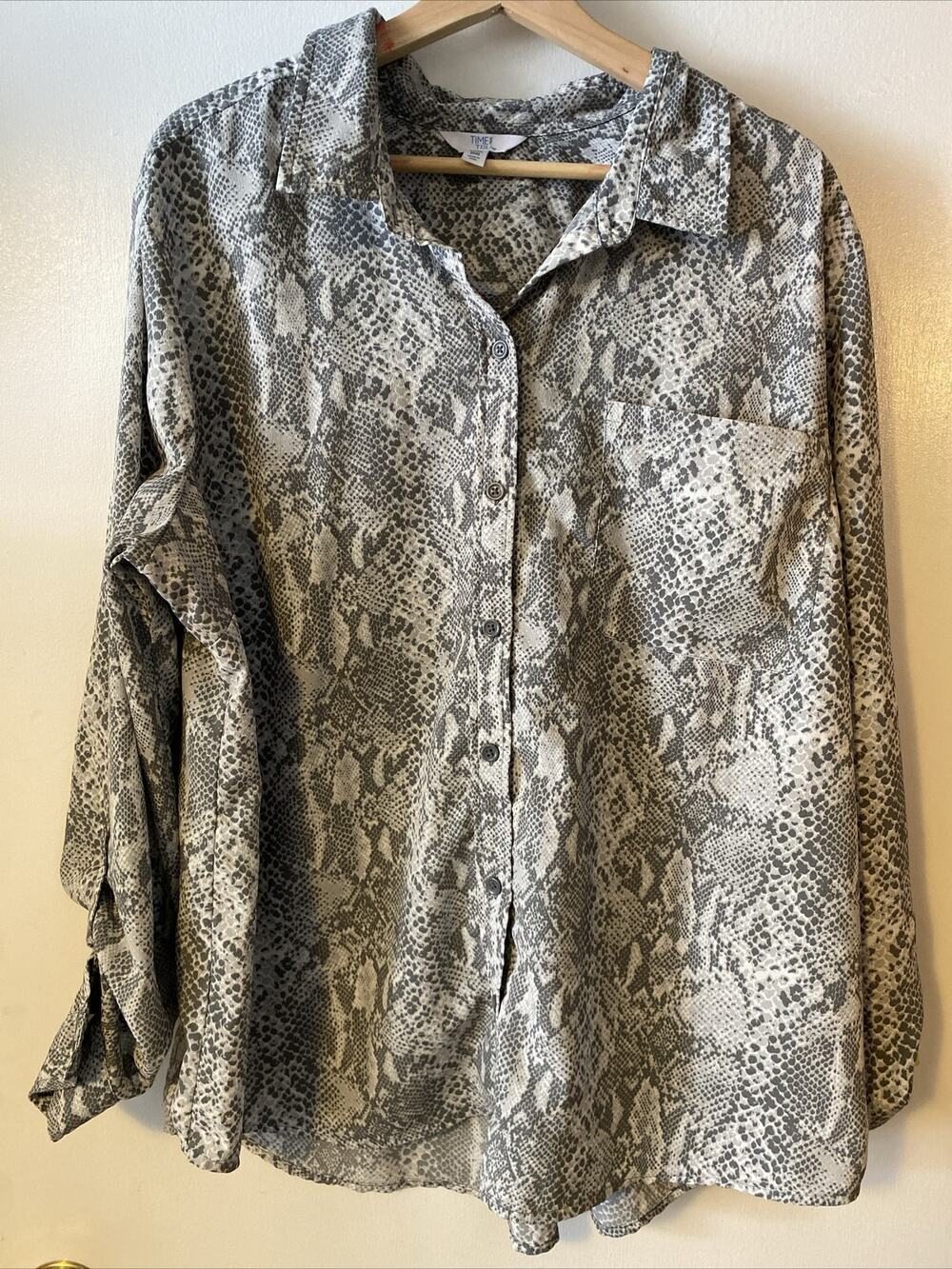 Time & Tru Gray Animal Print (Snake) Buttom Up Blouse Plus Size XXXL (22)